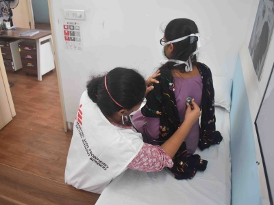 MSF Medical Doctor Ramya, conducting physical examination of female DRTB patient during her follow-up visit to endTB clinic.
