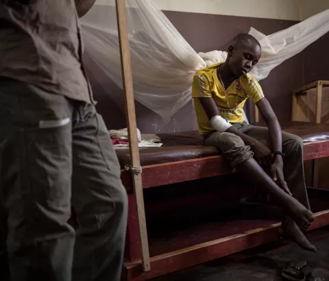 Bonaventure Ndjekpe, 14, is being kept under surveillance at Paoua Hospital, northwestern Central African Republic, supported by MSF. He would have been bitten on the heel by a snake on Christmas Eve, but there is no sign of blood poisoning. 2018.