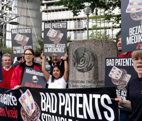 In March 2017, organisations from 17 European countries filed an opposition to Gilead Science's patent on the highly effective hepatitis C drug sofosbuvir. On 13th and 14th of September 2018, the hearing took e place before the European Patent Office in Munich.  Activists held a protest in front of the European Patent Office for affordable medicines at the start of proceedings on 13 September.